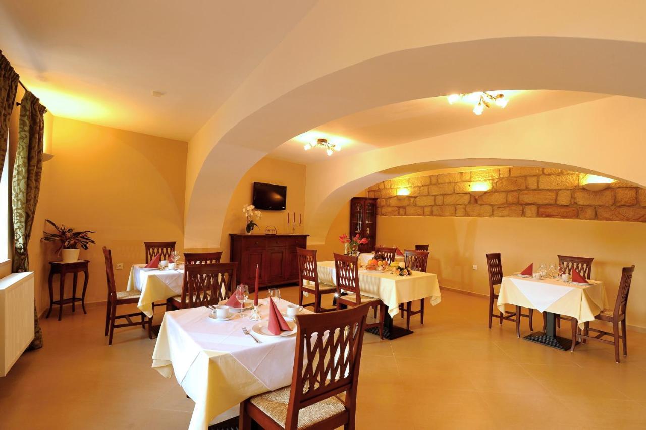 Hotel U Krale Jičín Restaurant bilde